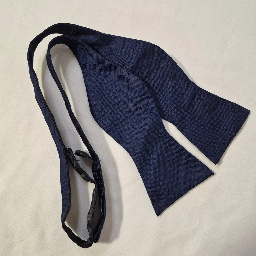 Tommy Hilfiger Bow Tie Mens Navy Blue Classic Silk Self-Tie Formal Preppy